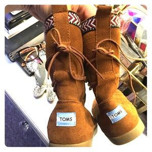 Tom’s warm women’s pull on leather boots sz 6.5